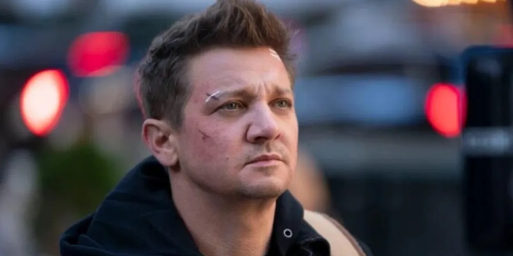 Jeremy Renner, deu uma atualização sobre sua recuperação após o grave acidente que sofreu em janeiro e revelou que quebrou mais de 30 ossos