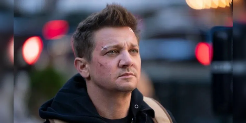 Jeremy Renner, deu uma atualização sobre sua recuperação após o grave acidente que sofreu em janeiro e revelou que quebrou mais de 30 ossos