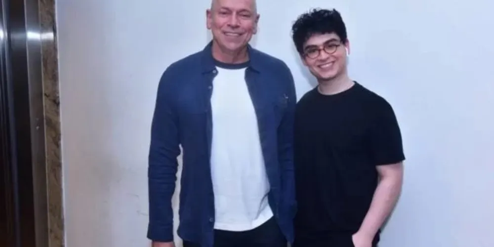 Karnal tem 59 anos, e o marido, 27