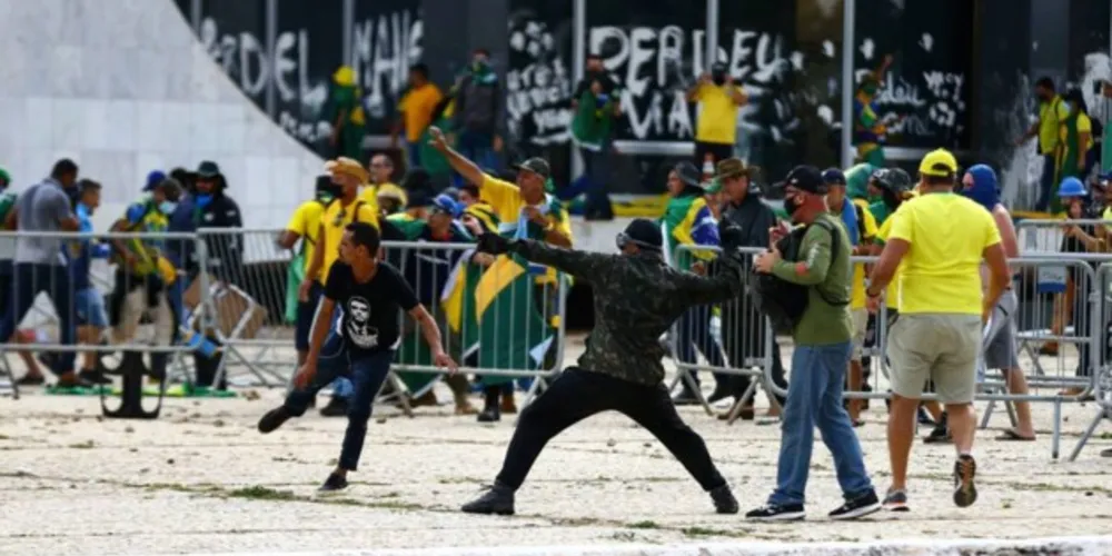 Os atos golpistas terminaram na invasão e depredação das sedes dos Três Poderes.