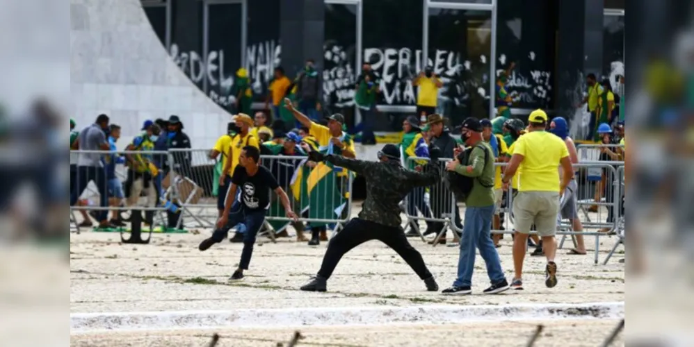 Os atos golpistas terminaram na invasão e depredação das sedes dos Três Poderes.