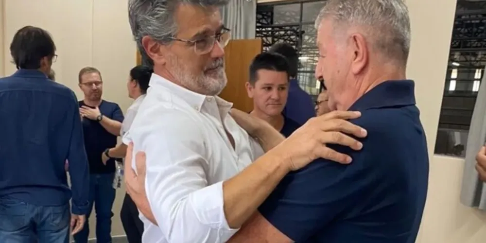 Marco Raasch em despedida com os colegas de equipe da Secretaria de Esportes.