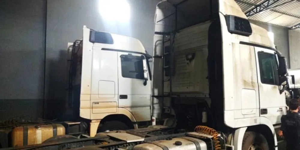 Veículos estão em um barracão na rua Bonsucesso, na região da Chapada