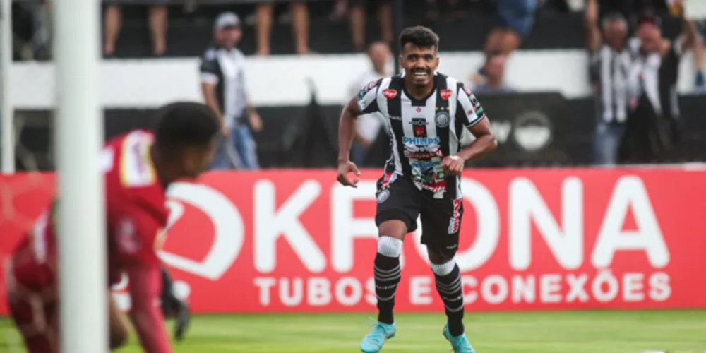 Com a vitória de 2 a 0 contra o Cianorte, no Estádio Germano Krüger, o Fantasma ocupa a vice-liderança do Estadual