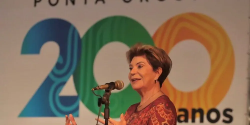 A prefeita Elizabeth Schmidt estará fora do país entre os dias 1 e 10 de março