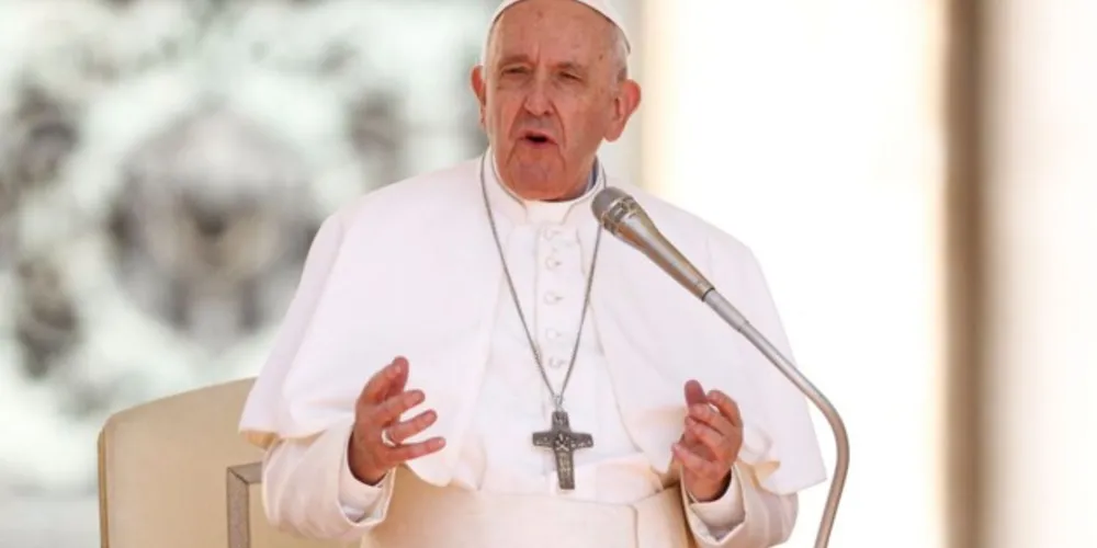 O Papa Francisco anunciou hoje que o seu antecessor está "gravemente doente" e pediu uma oração especial por Bento XVI.