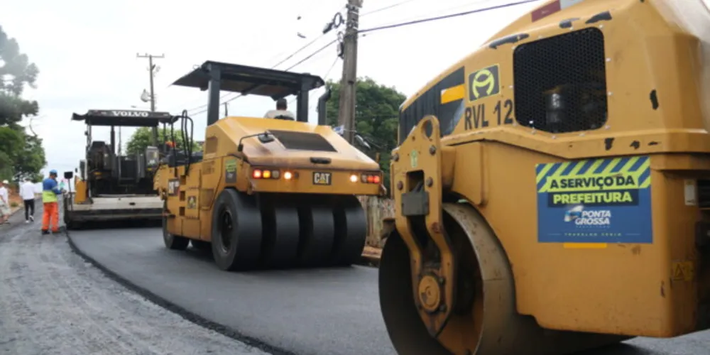Os trabalhos estão sendo realizados em diversos locais do Município e fazem parte do Programa Asfalto Novo, a maior iniciativa de pavimentação da história de Ponta Grossa.
