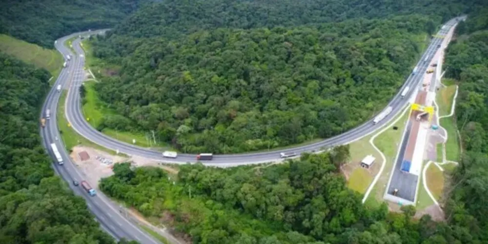 A concessionária responsável pelos trechos é a Arteris Litoral Sul