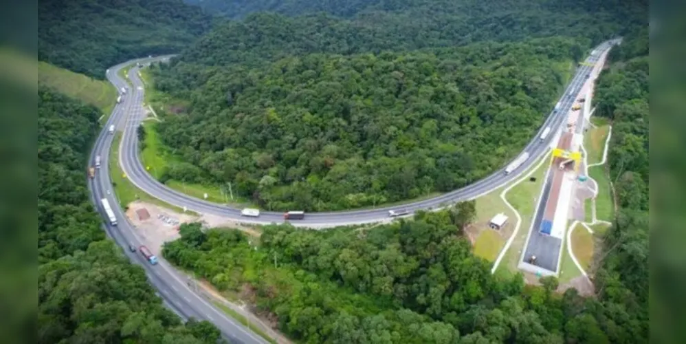 A concessionária responsável pelos trechos é a Arteris Litoral Sul