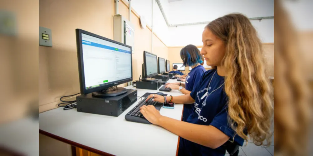 O estudante terá duas questões por aula – ou seja, 10 ou 12 questões por dia, nos casos de cinco ou seis aulas diárias, respectivamente