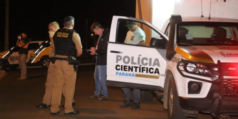 Equipes da Polícia Militar (PM) e da Polícia Científica estiveram no local da ocorrência