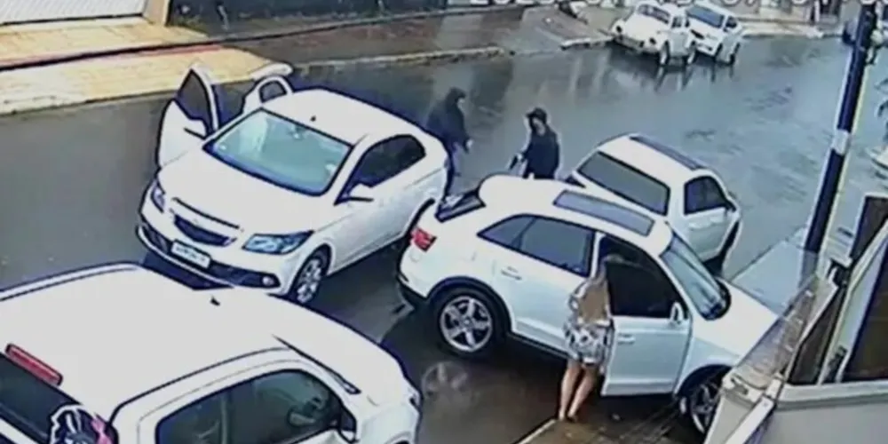 Imagens de segurança flagraram o momento da ação