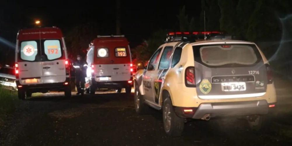 Equipes da Polícia Militar, do Samu e do Siate estiveram no local da ocorrência