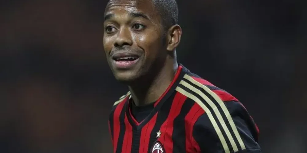 Robinho foi condenado em última instância, em 2013, a nove anos de prisão por estuprar em grupo uma jovem na noite do aniversário de 23 anos.