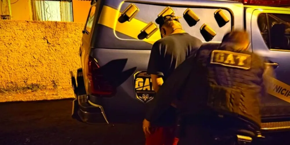 Situação aconteceu na região de Uvaranas; homem foi abordado pelos guardas municipais