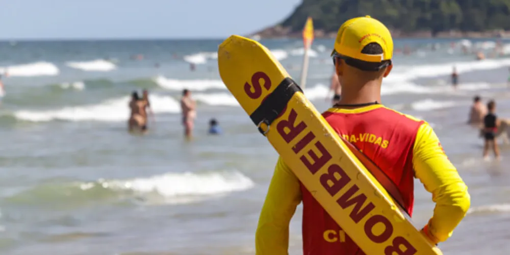 Corpo de Bombeiros faz mais de 150 mil ações preventivas durante o Verão Maior Paraná
