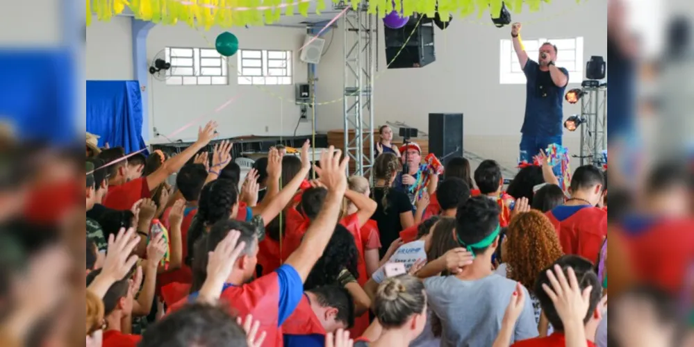 Chamado em seu início de ‘Carnaval Cristão’, o Saron atraiu perto de mil pessoas durante toda a terça-feira