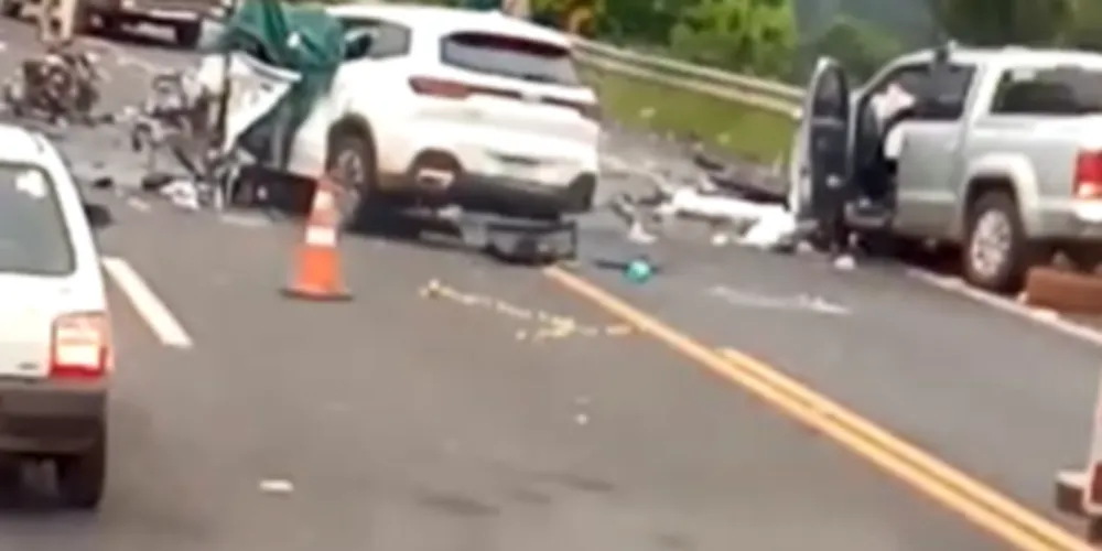 Camionete Amarok e um Caoa Chery Tiggo se envolveram na batida