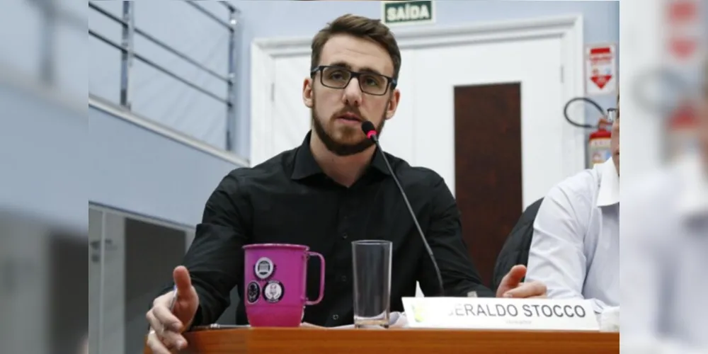 O vereador Geraldo Stocco durante sessão na Câmara Municipal.