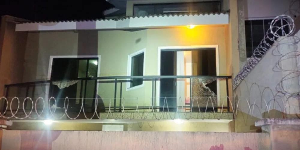 Situação foi registrada por volta das 3h40 desta sexta-feira (23)