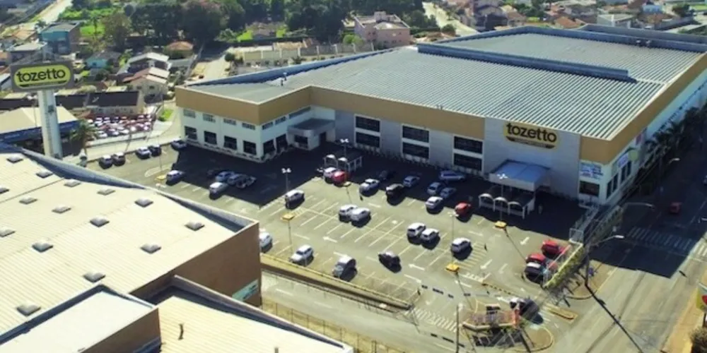 Mercados abrirão em horário de domingo nesta terça-feira, até às 20 horas