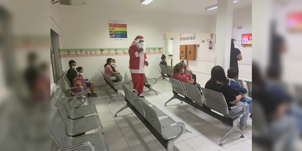 Papai Noel esteve visitando as Unidades de Pronto Atendimento de Ponta Grossa