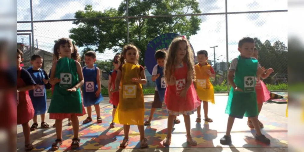 Durante o evento, os alunos realizaram apresentações musicais