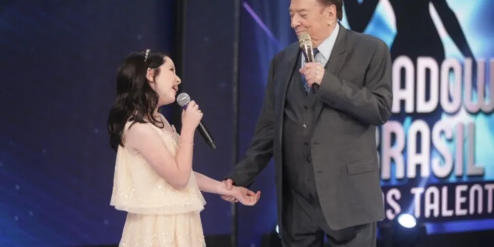 A ponta-grossense Mel Cris e o apresentador Raul Gil