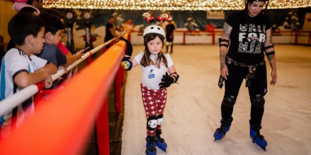Durante todos os dias, a Pista segue com alta demanda de crianças e adultos para patinar.
