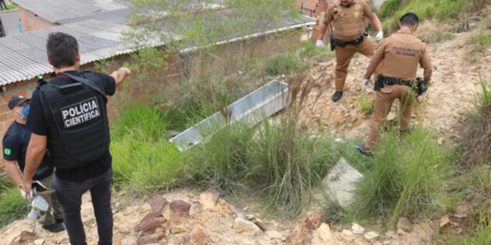 Vizinhos afirmam ter escutado disparos de arma de fogo há poucos dias. Autoridades foram acionadas