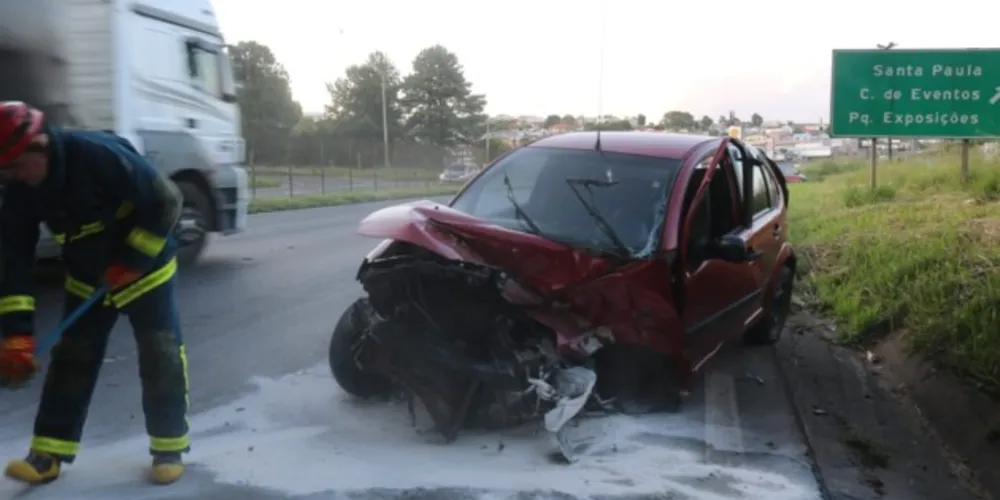 Com a força do impacto, motor foi arrancado do veículo
