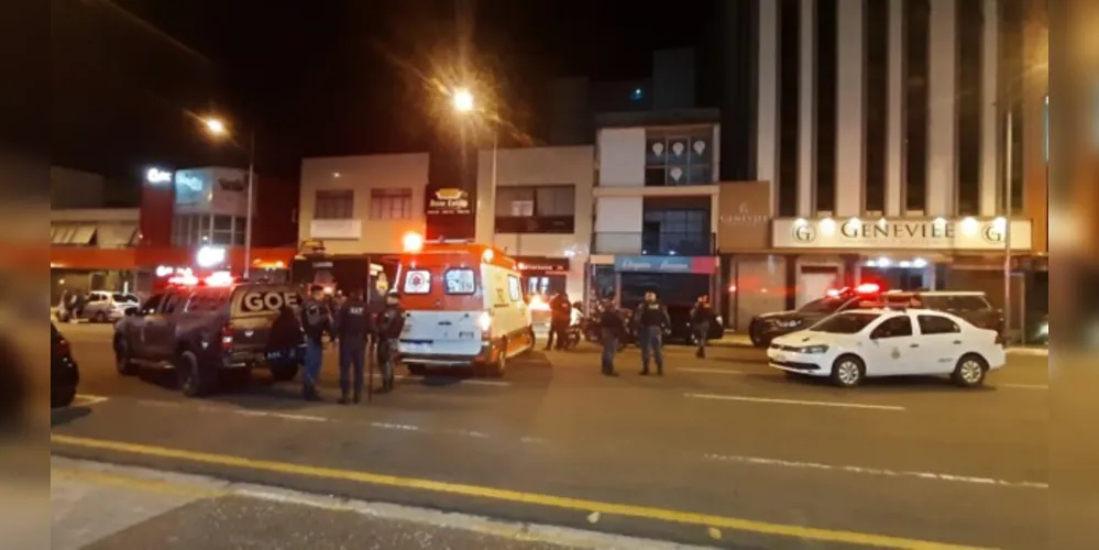 Trecho da rua Balduíno Taques foi completamente interditado