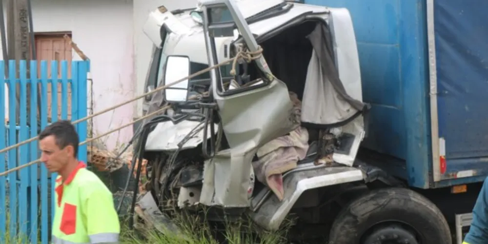 O acidente foi registrado na Avenida Presidente Kennedy, em Ponta Grossa.