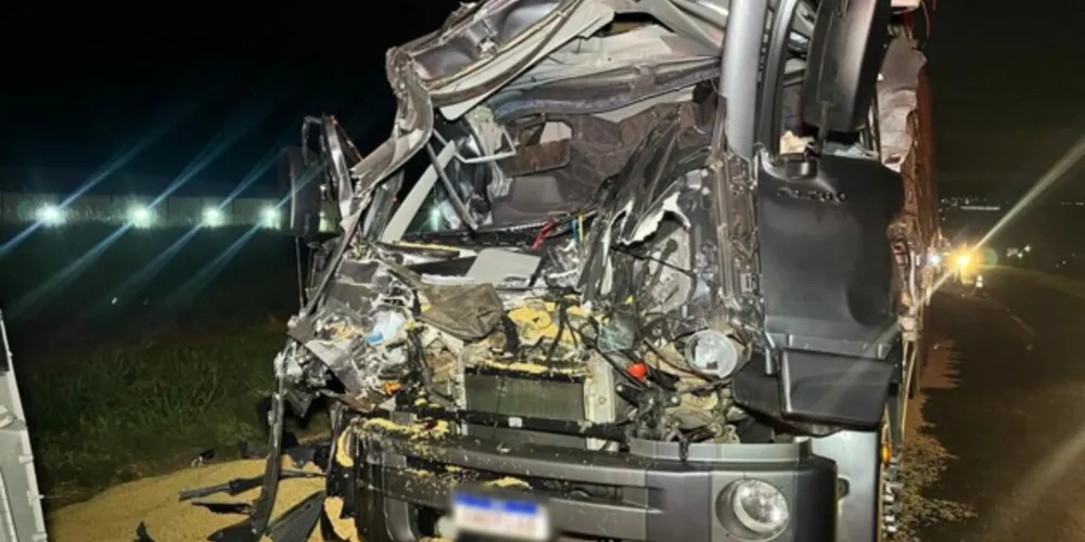 O acidente aconteceu na noite de ontem (23)