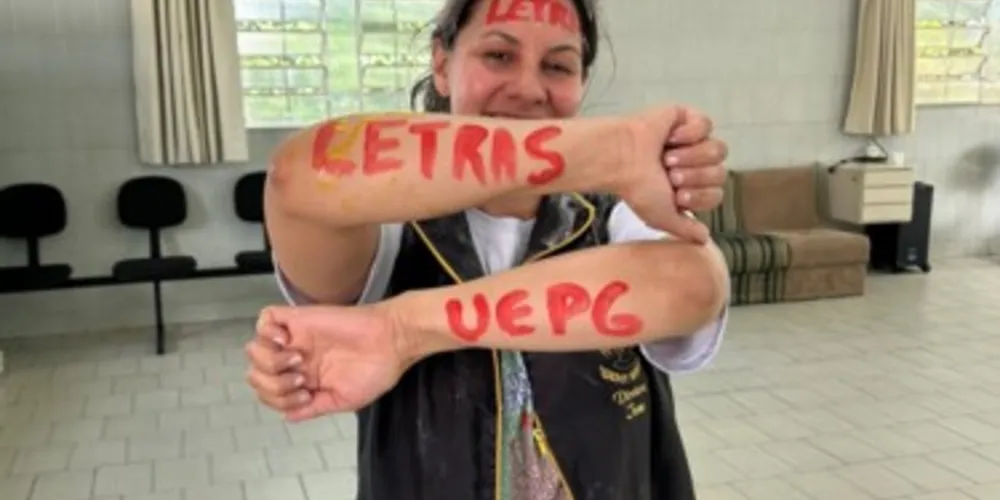 Estudante ficou em 1º lugar no curso de Letras na vaga para estudantes com deficiência