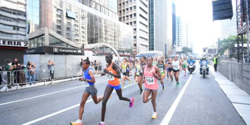 Catherine Ole (de laranja) dominou a prova feminina