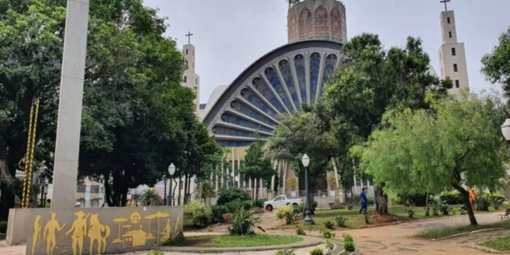 Com a saída dos manifestantes da Praça Marechal Floriano Peixoto, a Prefeitura Municipal de Ponta Grossa (PMPG) revitalizará o espaço. Atividades já iniciaram nesta segunda-feira (2). Confira mais detalhes no Portal #aRede.