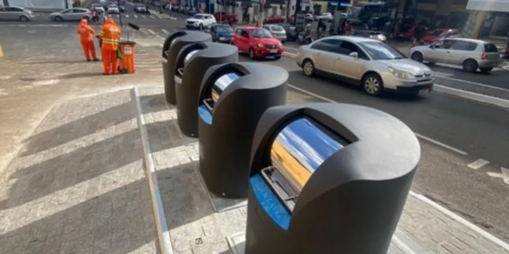 Novas lixeiras já estão em funcionamento.