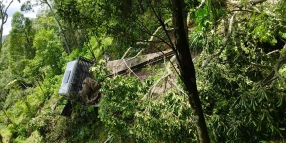 Vítima teve ferimentos moderados, foi socorrida e encaminhada para o Hospital do Rocio