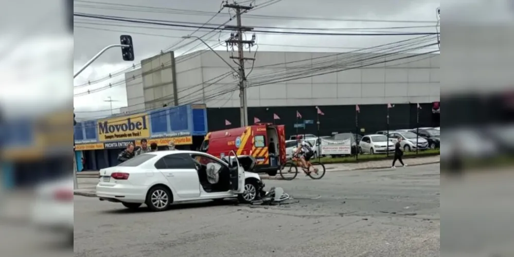 Acidente na região central de Curitiba (foto) foi um dos vários causados pelo motorista