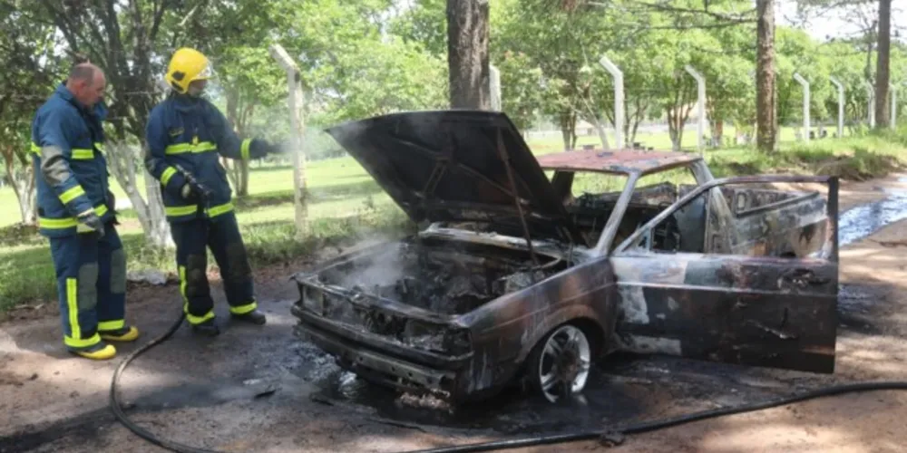 A motorista de 42 anos, que dirigia o veículo, estava acompanhada do filho no momento da ocorrência