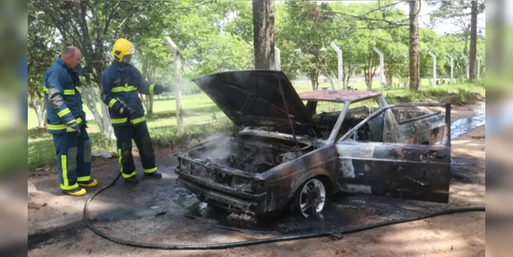 A motorista de 42 anos, que dirigia o veículo, estava acompanhada do filho no momento da ocorrência