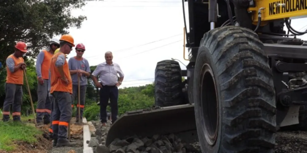 Prefeito Jorge Derbli visitou as obras na última sexta-feira (13) e ressaltou que o projeto contempla, principalmente, ruas que ainda não tinham nenhum pavimento