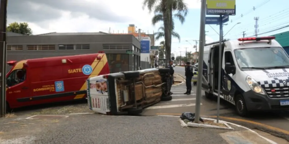 Fiorino seguia pela rua Júlia Lopes, quando foi atingida pela Doblô, que vinha pela Ernesto Vilela sentido centro