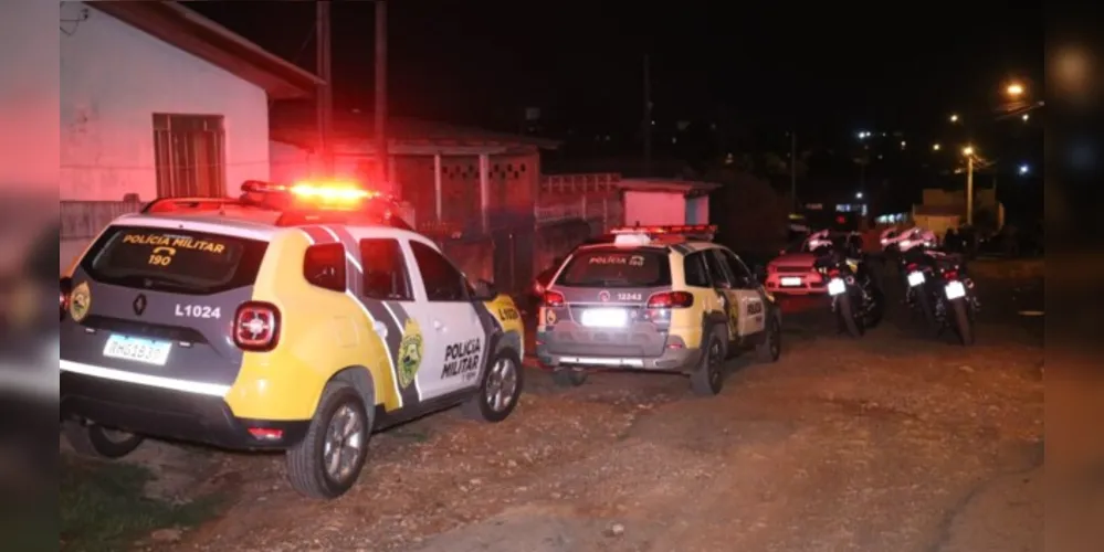 Equipes do Corpo de Bombeiros (Siate) e do Samu estiveram no local do homicídio e constataram a morte. Polícia Militar também foi acionada