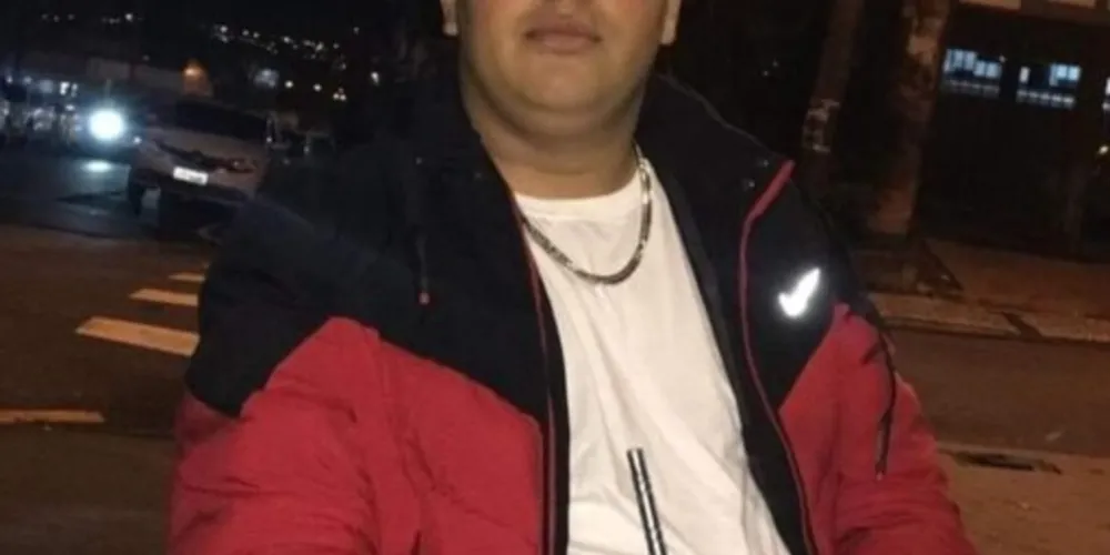 Rapaz assassinado na noite desta terça-feira foi identificado como Roger dos Santos