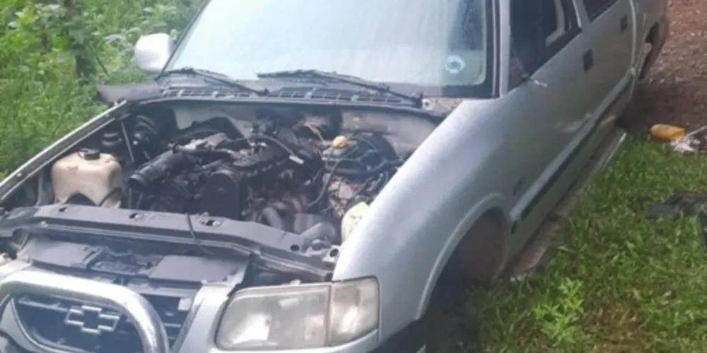 Picape foi encontrada em uma propriedade rural em Castro