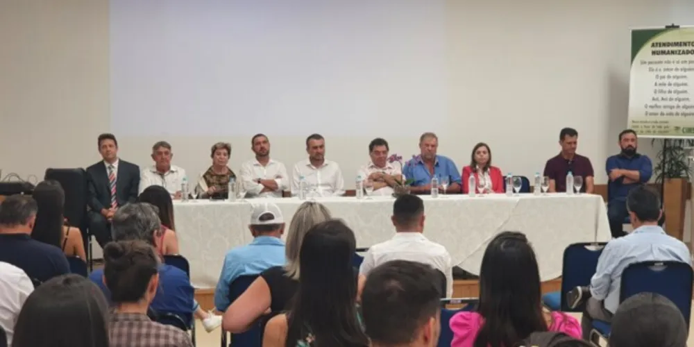 Evento contou com a presença de diversas autoridades políticas e gestores do setor de saúde que atuam na região