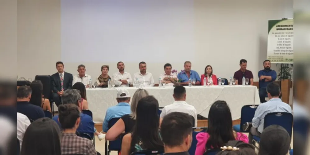 Evento contou com a presença de diversas autoridades políticas e gestores do setor de saúde que atuam na região