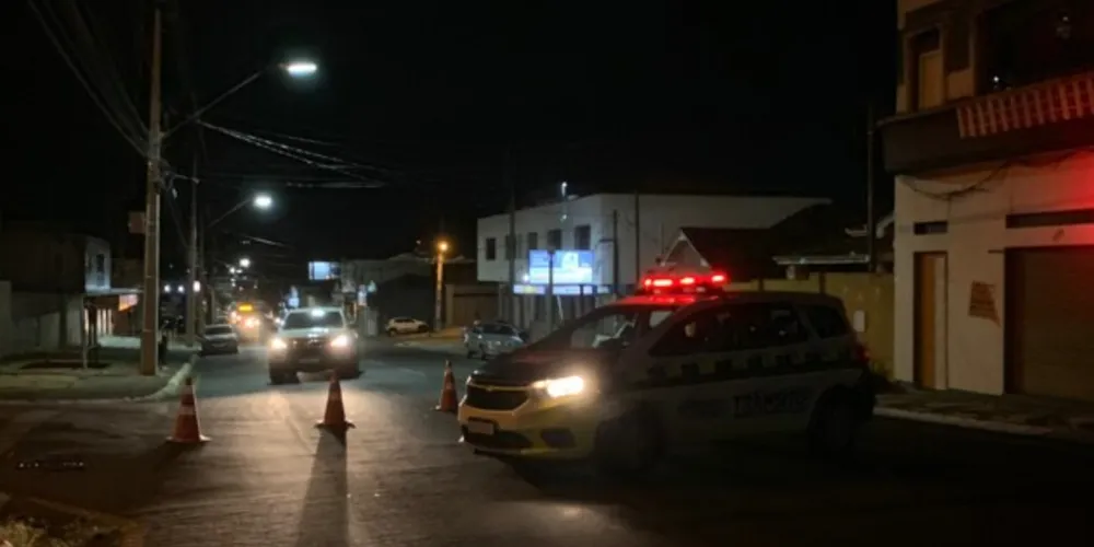Equipes de trânsito estão no local para realizar os atendimentos
